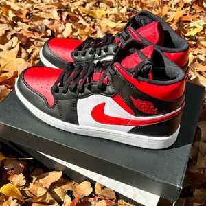 Air Jordan 1 Mid black/fire red